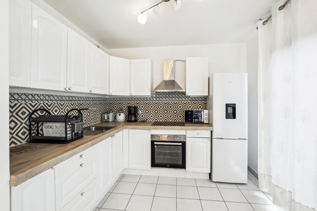 Apart-chic-les-ulis With Balcon, Terrasse And Parking Les Ulis