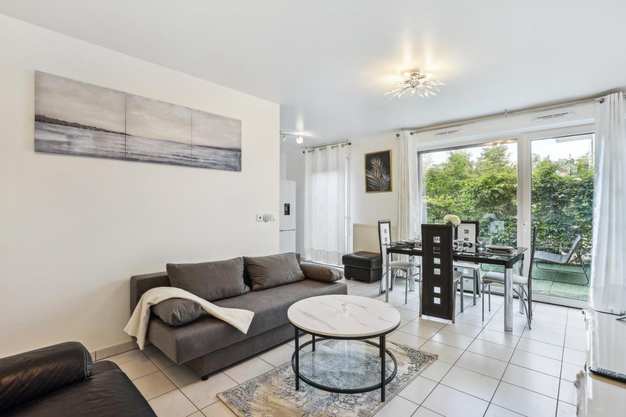 Apart-chic-les-ulis With Balcon, Terrasse And Parking Apartment Les Ulis