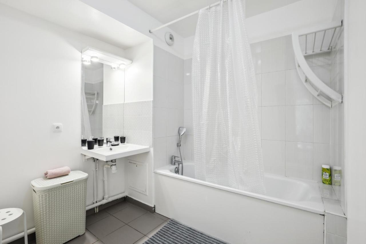 Apartment Apart-chic-les-ulis With Balcon, Terrasse And Parking *