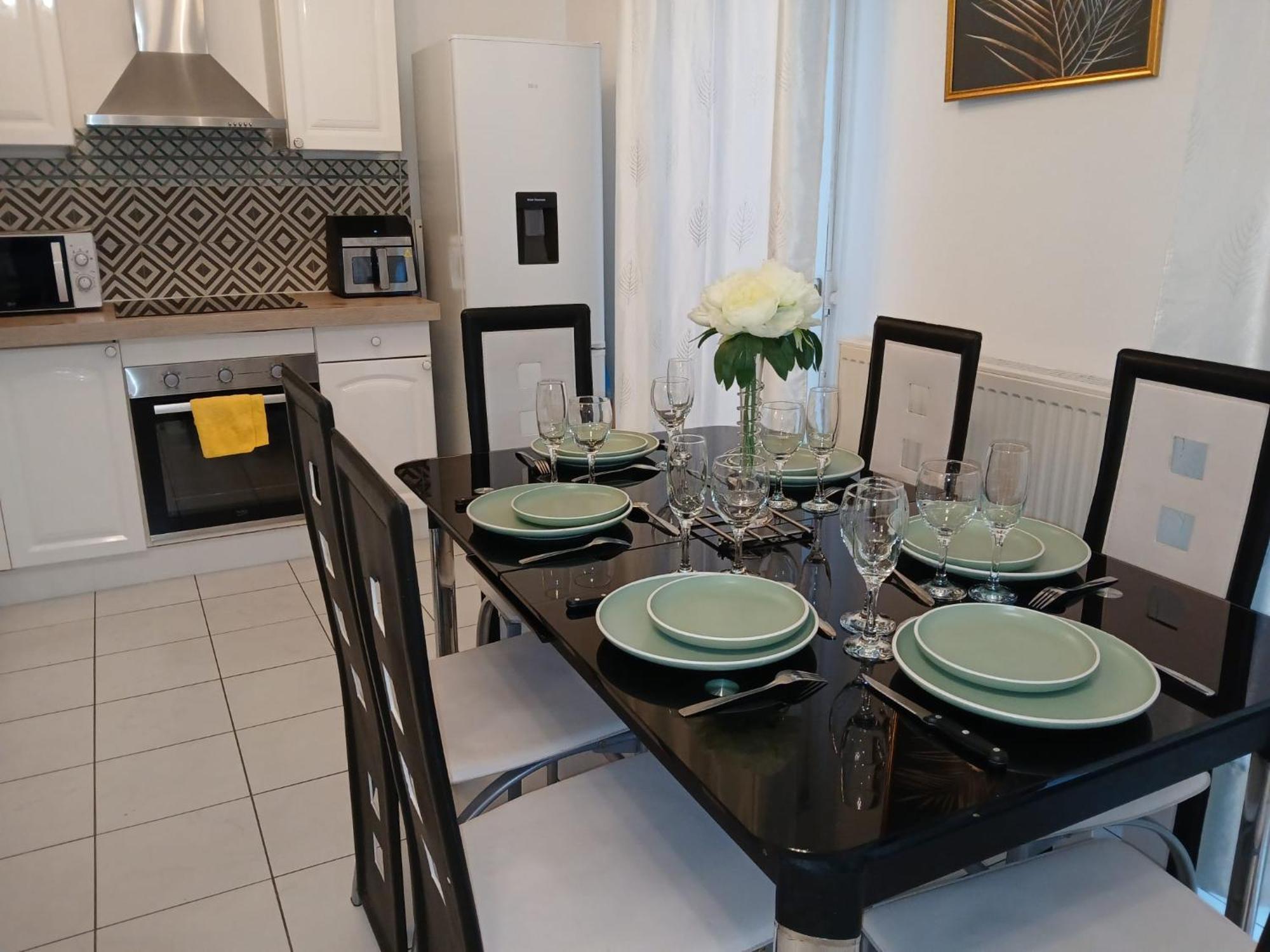 Apartment Apart-chic-les-ulis With Balcon, Terrasse And Parking *