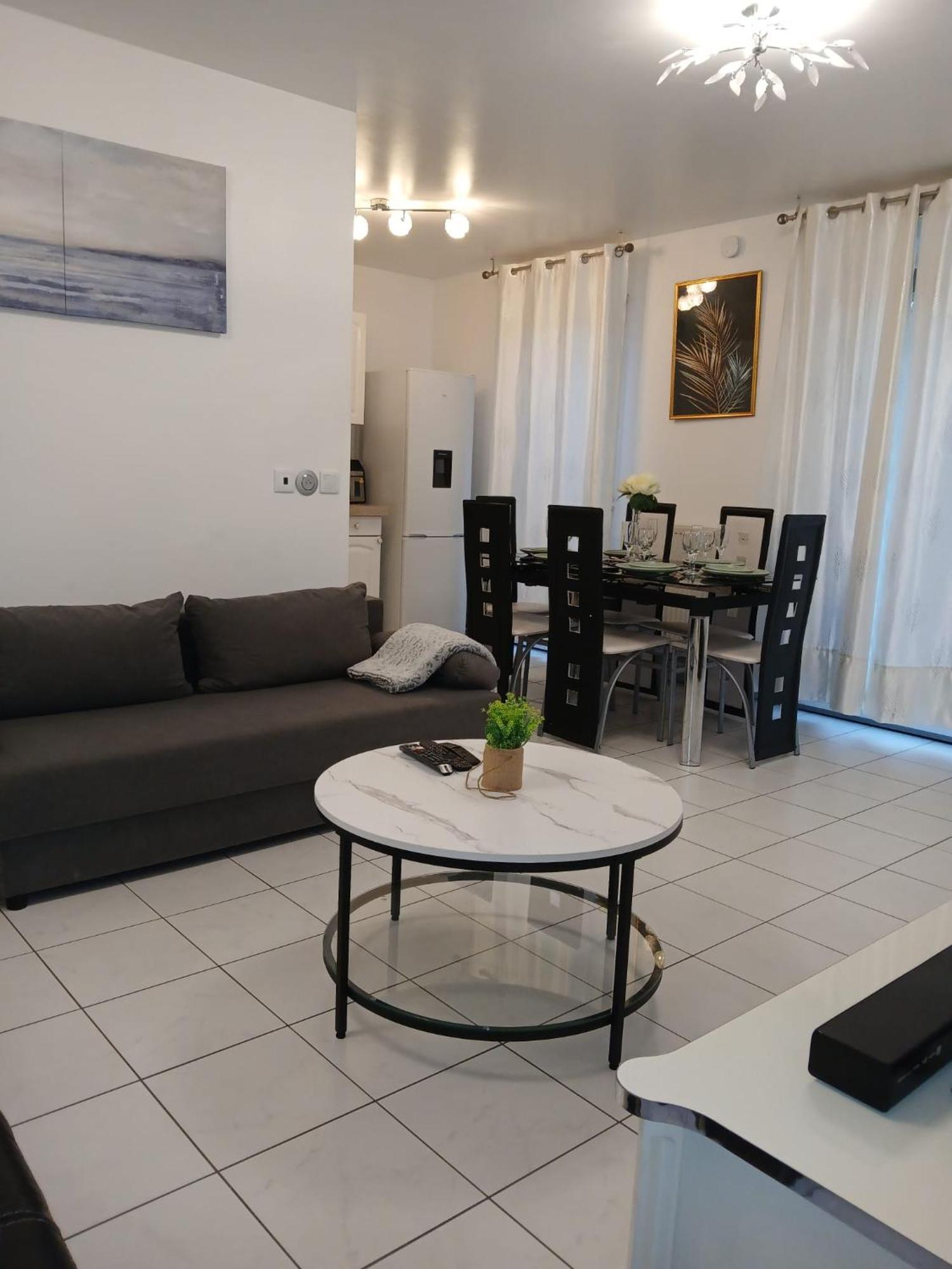 Apart-chic-les-ulis With Balcon, Terrasse And Parking